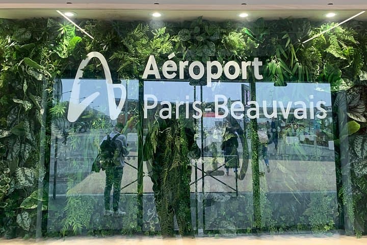Private transfer Paris  Beauvais - One way — photo 1