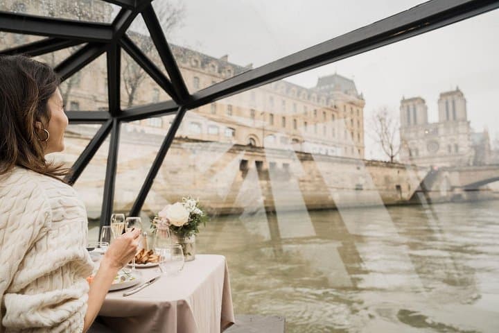 Bateaux Mouches® Lunch Cruise on the Seine River in Paris — photo 10