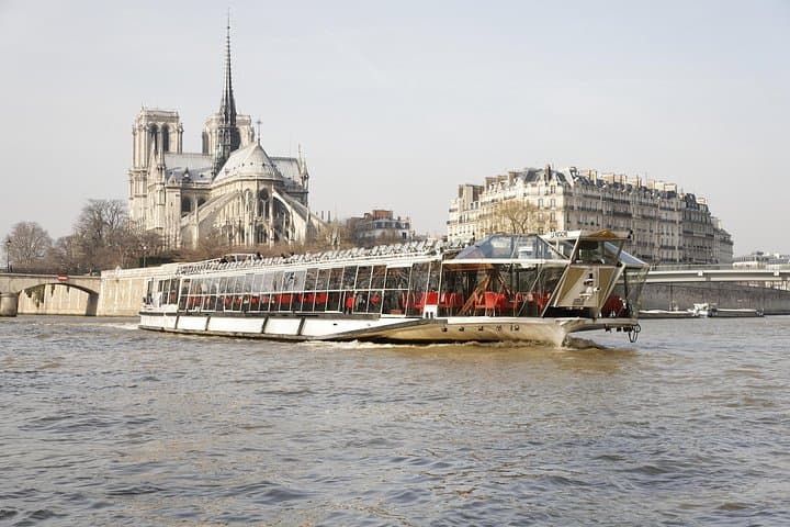 Bateaux Mouches® Lunch Cruise on the Seine River in Paris — photo 11