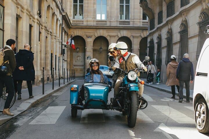 Paris Private Flexible Duration Guided Tour on a Vintage Sidecar — photo 1