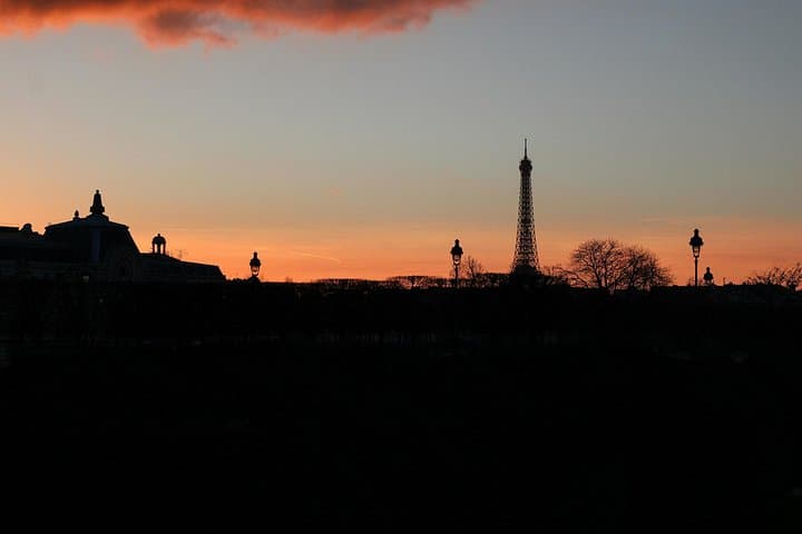 Paris Darkest Tales A Night of Secrets and Legendary Bar Tour — photo 5