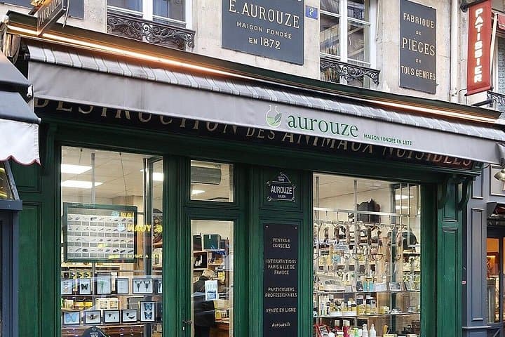 Paris Darkest Tales A Night of Secrets and Legendary Bar Tour — photo 7