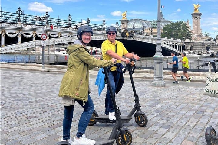 Paris City Tour by E-Scooter with Fun Guide (Small groups) — photo 2