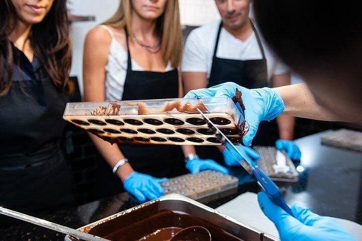 Molded Bonbons Chocolate making class in Paris (collective) — photo 2