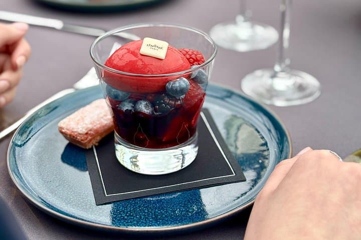 Bateaux Parisiens Seine River Gourmet Lunch & Sightseeing Cruise — photo 16
