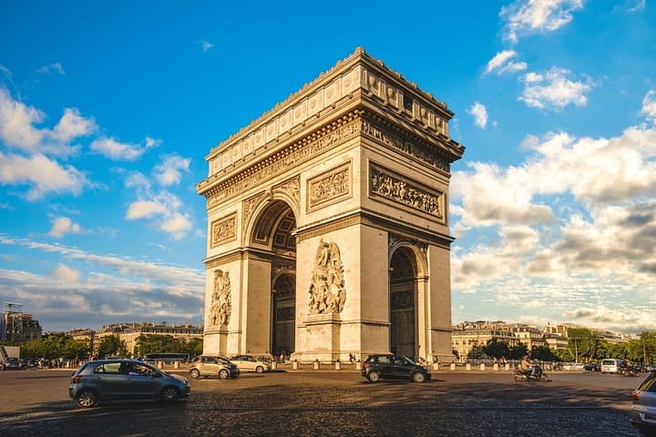 Guided Tour of the Champs-Élysées with Arc de Triomphe Tickets — photo 4