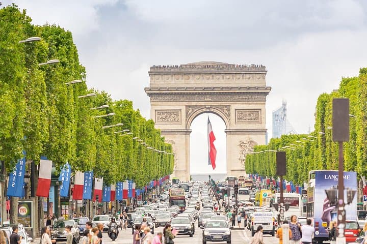 Guided Tour of the Champs-Élysées with Arc de Triomphe Tickets — photo 7