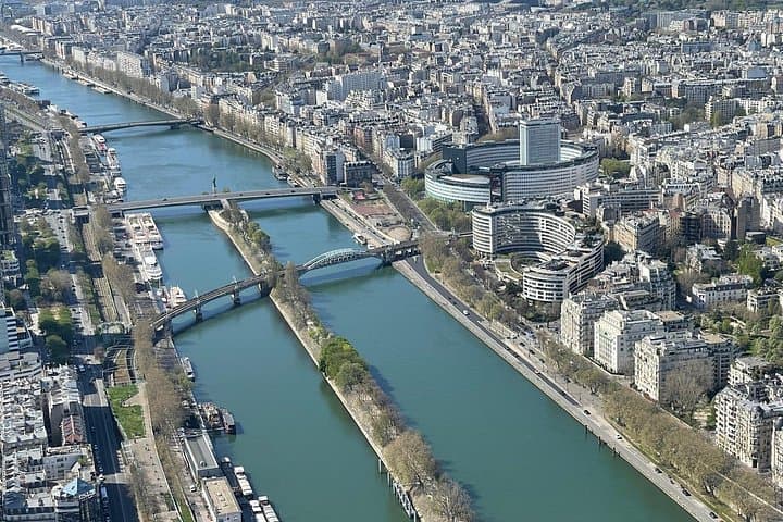 Eiffel Tower Access with Audio Guide & Summit Upgrade — photo 10