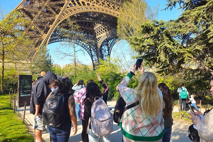 Eiffel Tower Access with Audio Guide & Summit Upgrade — photo 2