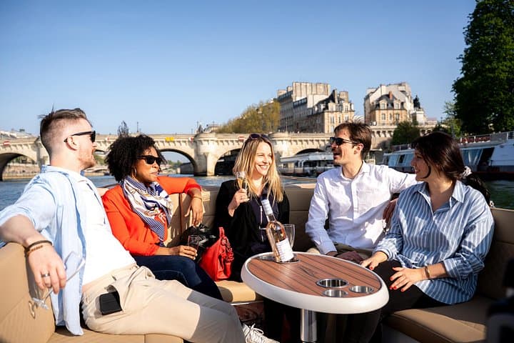 2-6 pax Private River Boat Tour in Paris with Rosé and Macarons — photo 4