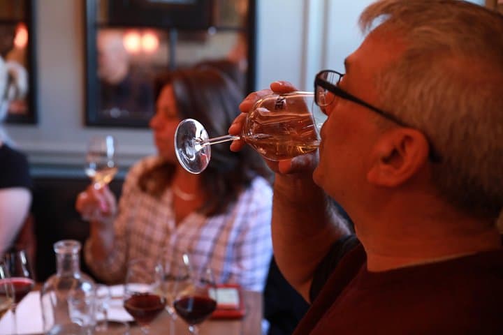 Private French Wine Tasting with a Certified Expert in Montmartre — photo 5