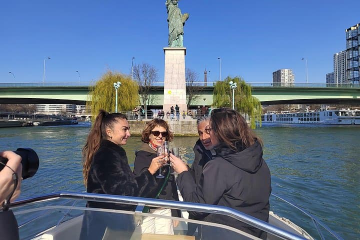 Paris Private Seine River Cruise with your Captain Guide — photo 14
