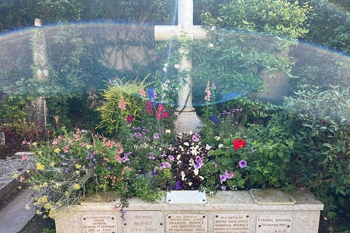 Giverny and Chateau du Champ de Bataille Private Tour from Paris — photo 17