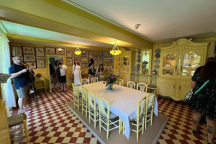 Giverny and Chateau du Champ de Bataille Private Tour from Paris — photo 19