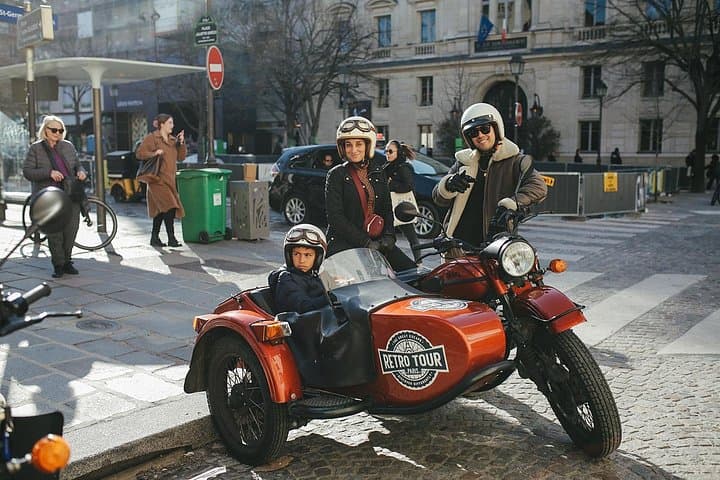 Paris Highlights city tour on a vintage Sidecar Motorcycle — photo 9