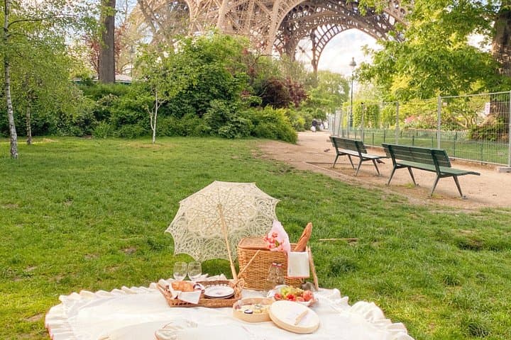 Parisian Romantic Picnic — photo 5