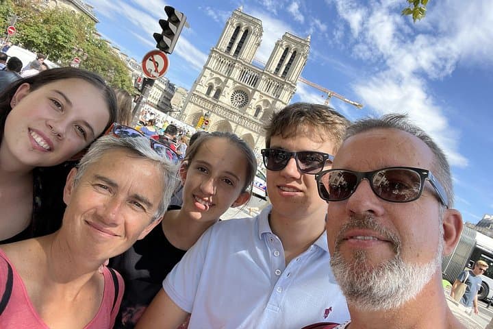Ghosts of Paris: Mona Lisa Murder Mystery Puzzle Walk — photo 2