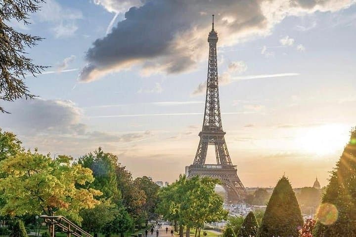 Paris: Eiffel Tower Guided Tour by Elevator — photo 2