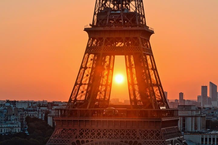 Soirée at the Eiffel Tower: Small-Group Guided Experience — photo 1