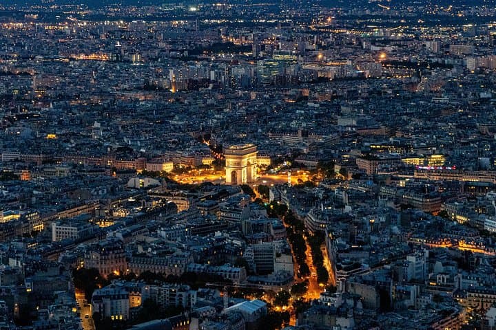 Soirée at the Eiffel Tower: Small-Group Guided Experience — photo 3