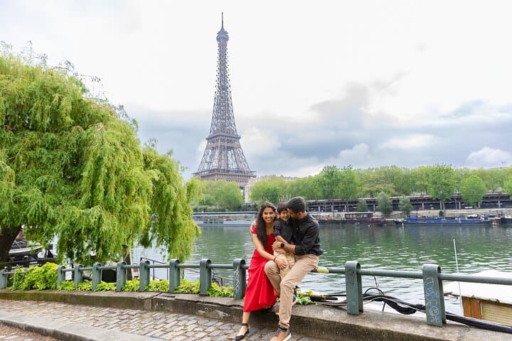 Paris private photoshoot around Eiffel Tower (or Louvre) — photo 10