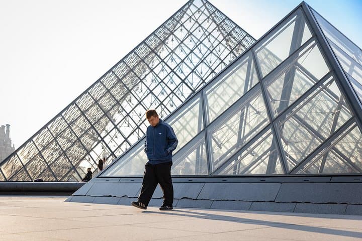 Paris private photoshoot around Eiffel Tower (or Louvre) — photo 8