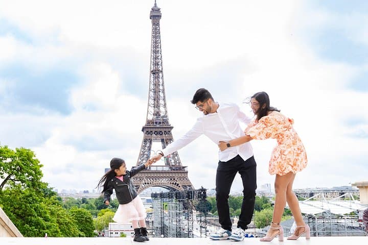 Paris private photoshoot around Eiffel Tower (or Louvre) — photo 2