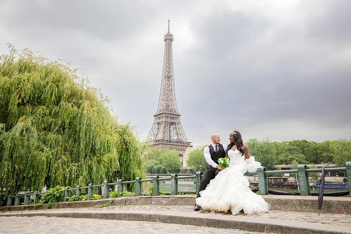 Paris private photoshoot around Eiffel Tower (or Louvre) — photo 14