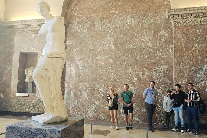 Louvre Museum Small-Group Guided Tour with Masterpieces & Access — photo 11
