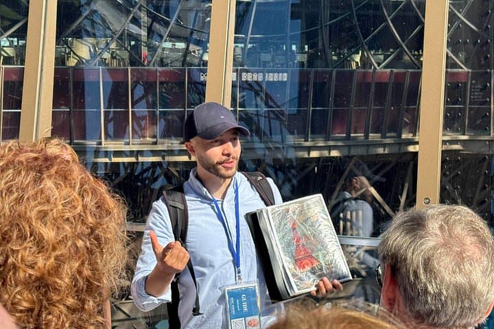 Eiffel Tower Guided Tour by Stairs with Reserved Access — photo 7