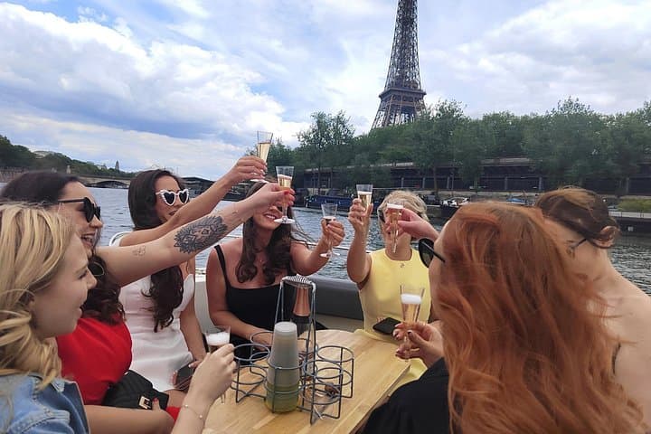 Paris Private Seine River Cruise with your Captain Guide — photo 8
