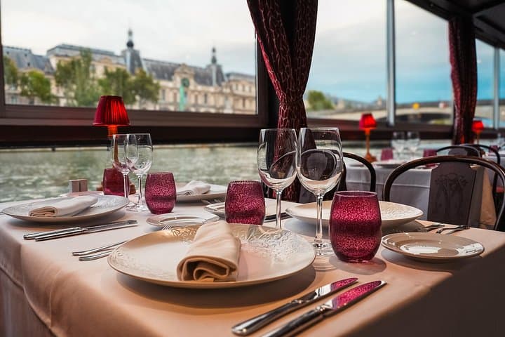 Paris Seine River Dinner Cruise by Maxim's with Champagne & Music — photo 12