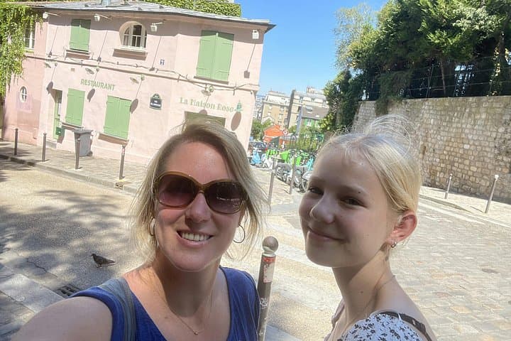 Paris Romantic Montmartre: Love Story Exploration Game and Tour — photo 17