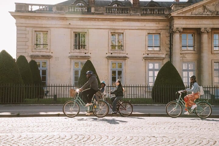Explore Paris Highlights by Bike — photo 3