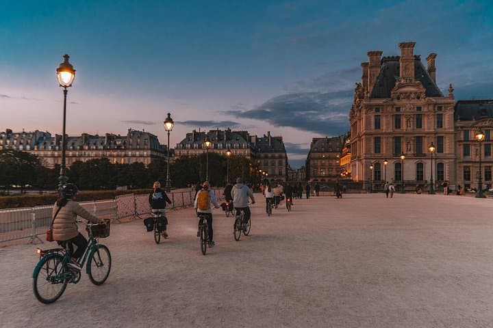Paris Evening City of Lights Small Group Bike Tour & Boat Cruise — photo 8
