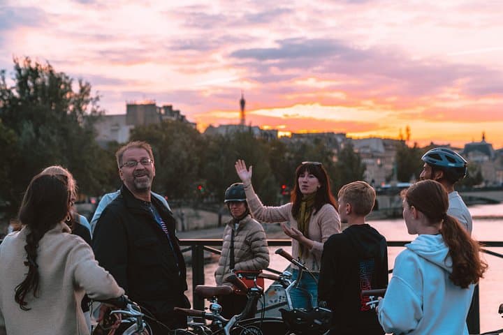 Paris Evening City of Lights Small Group Bike Tour & Boat Cruise — photo 4
