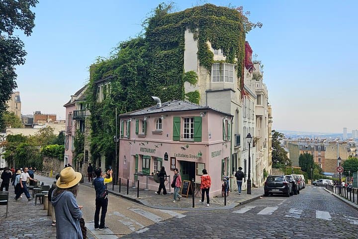 Semi-Private Paris in a Day Tour: Louvre, Montmartre & Notre Dame — photo 3