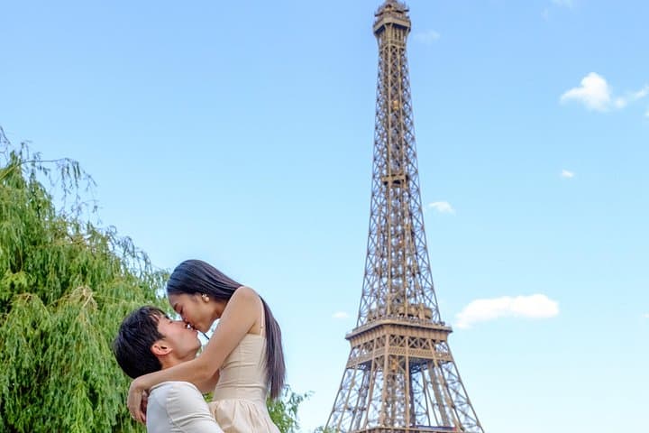 Paris: Your Own Private Photoshoot at the Eiffel Tower — photo 17
