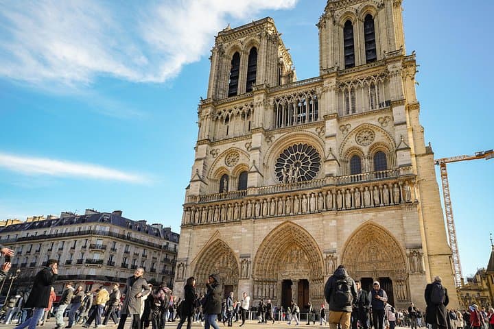 Notre Dame Interior and Exterior Small Group Guided Tour — photo 12