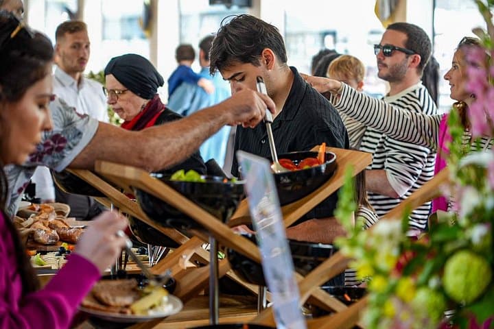 Unlimited brunch cruise on the Seine — photo 2