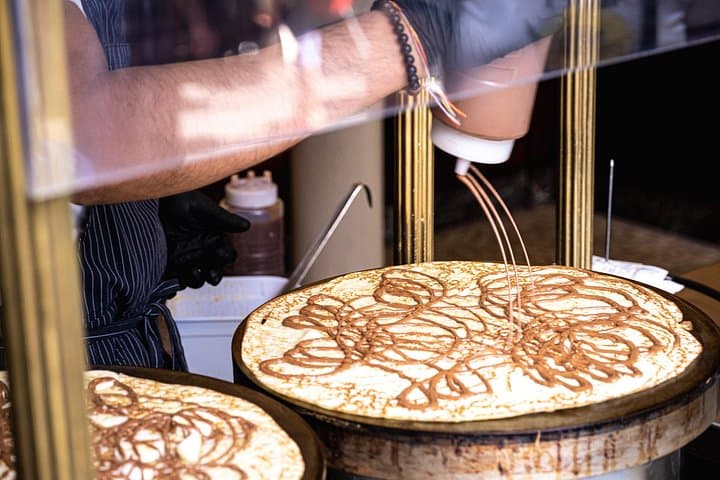Crepes, Chocolates and Macarons in Montmartre — photo 6