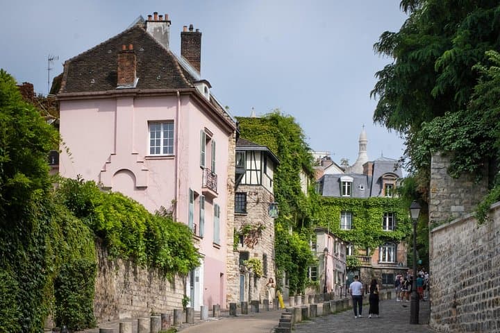 Crepes, Chocolates and Macarons in Montmartre — photo 19