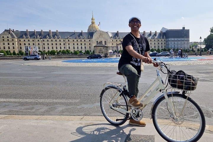 Explore Paris with A Comfortable Bike Tour Ride — photo 5