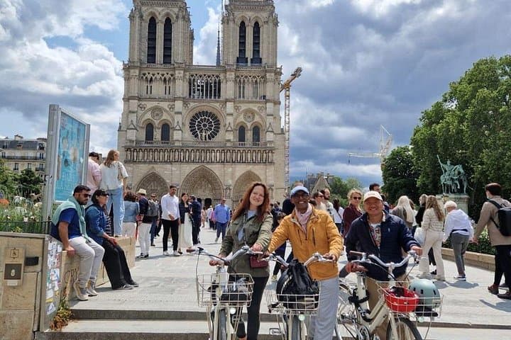 Explore Paris with A Comfortable Bike Tour Ride — photo 4