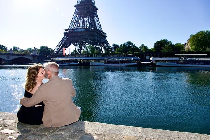 Paris Luxury Private Professional Photoshoot at the Eiffel Tower — photo 7