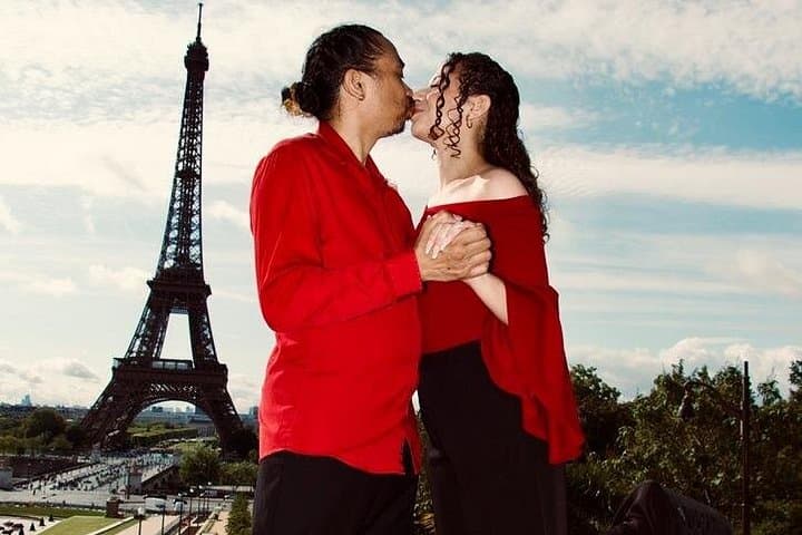 Paris Luxury Private Professional Photoshoot at the Eiffel Tower — photo 9