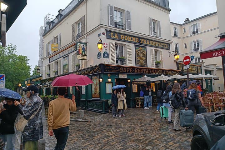 Montmartre with family — photo 4