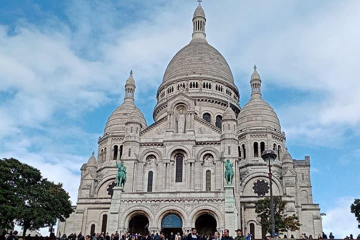 Montmartre with family — photo 9