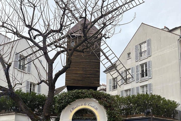 Explore Montmartre and Sacre Coeur with the best guides in Paris — photo 4