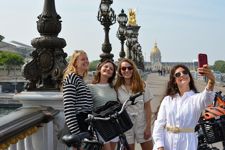 Paris Highlights Small-Group Bike Tour for First-Time Visitors — photo 2